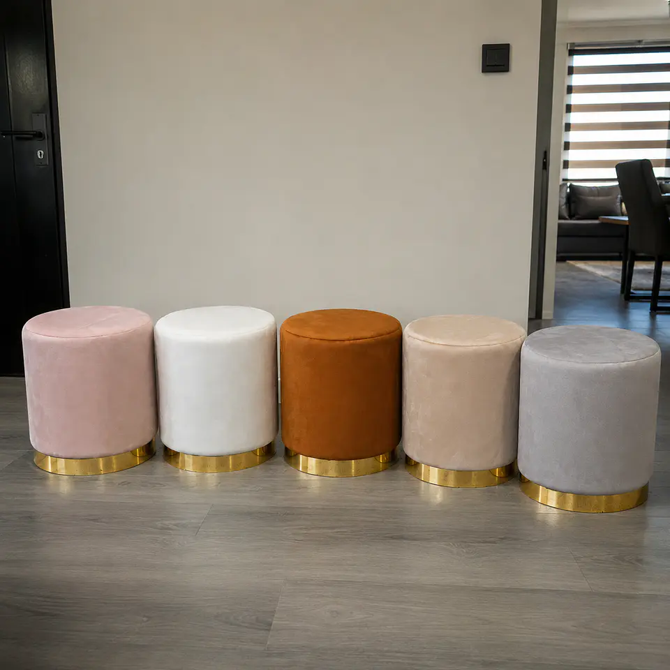 Puff Velvet con Base Dorada Negro – Multifuncional 2
