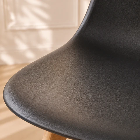 Mesa Tulip Wood Black + 4 Sillas Eames Polipropileno- Comedor Restaurant