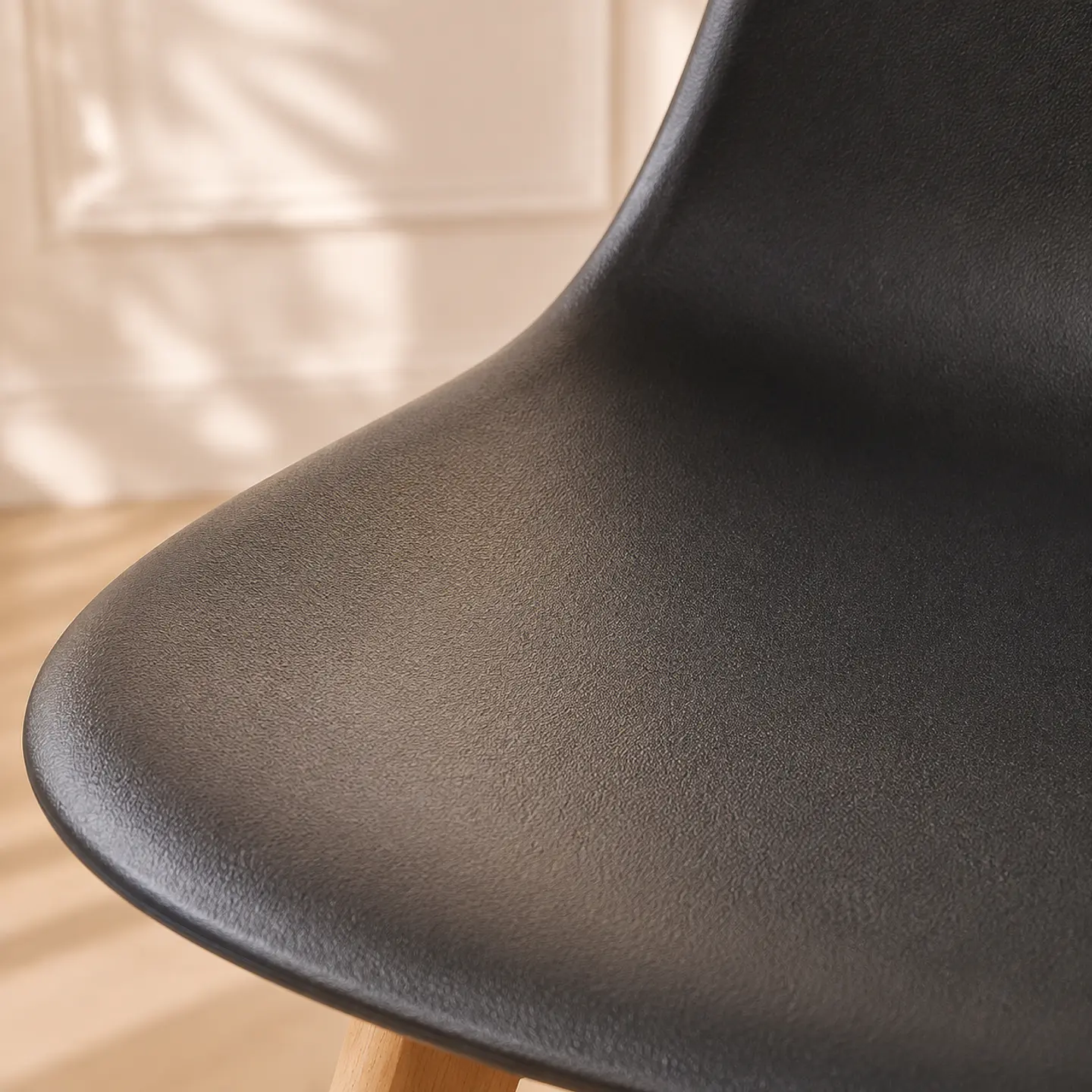 Mesa Tulip Wood Black + 4 Sillas Eames Polipropileno- Comedor Restaurant 2