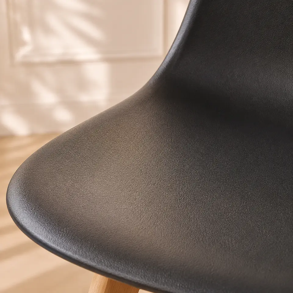 Mesa Tulip Wood Black + 4 Sillas Eames Polipropileno- Comedor Restaurant 2