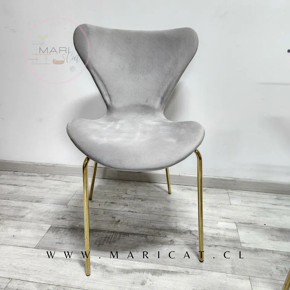 Silla Corazón Felpa Gris con Patas Gold 2