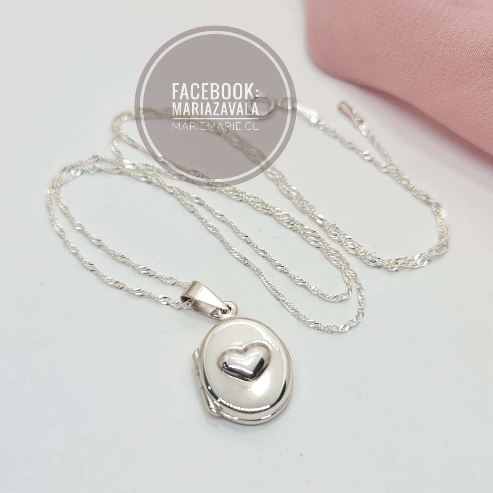 Collar Relicario Corazón