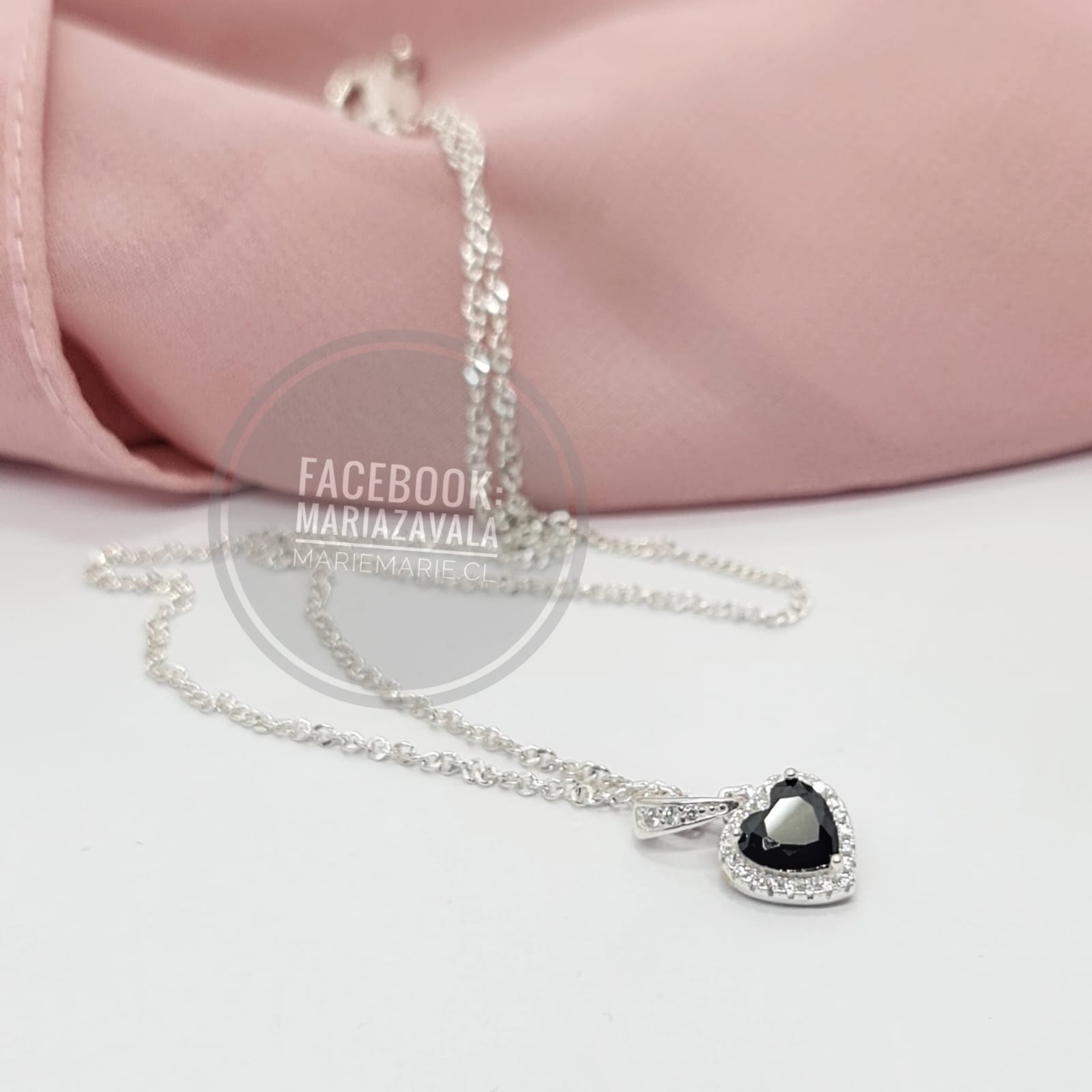 Collar Corazon Negro