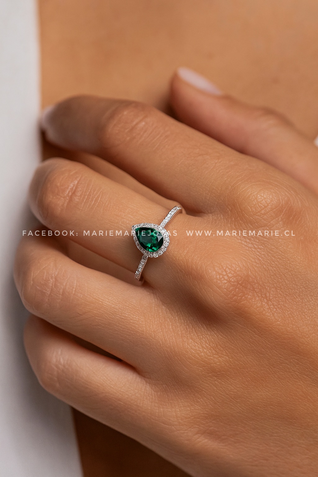 Anillo Gota Esmeralda