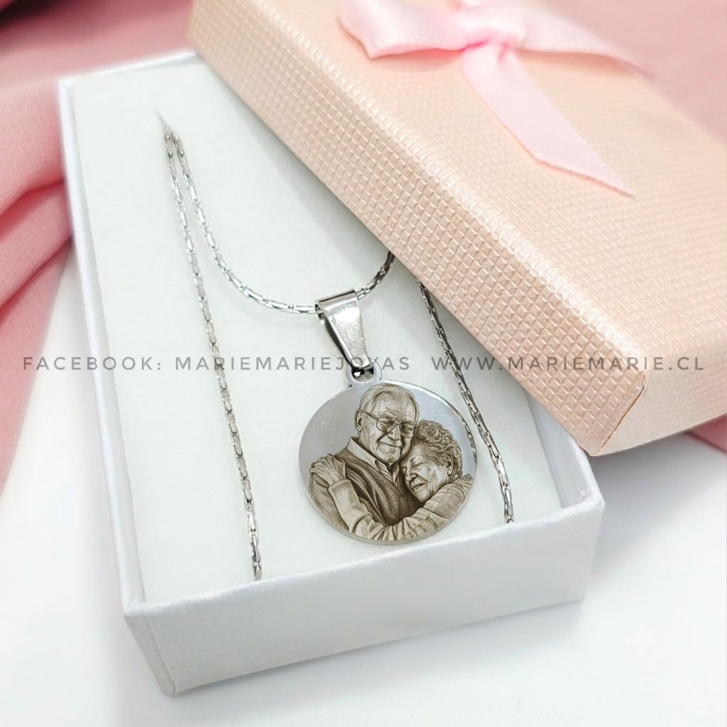Collar Familiar Plata 925 - Fotograbado grande para múltiples rostros - Solo medalla.