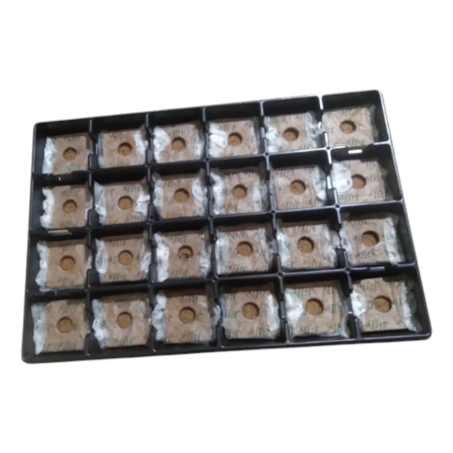 Bandeja Jiffy  80x80mm | 24 Bloques de Coco con Malla para Cultivo 1