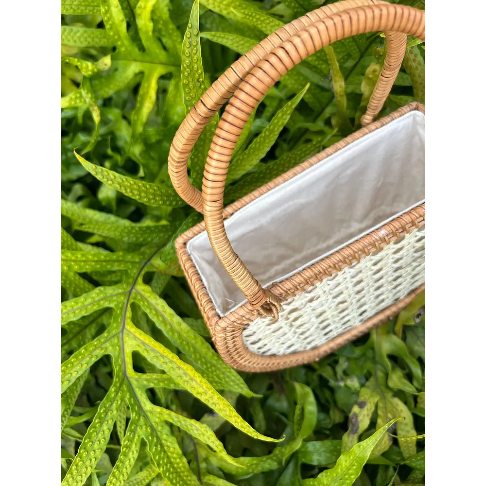 M Muse Rattan     (Qenqo cuadrado)