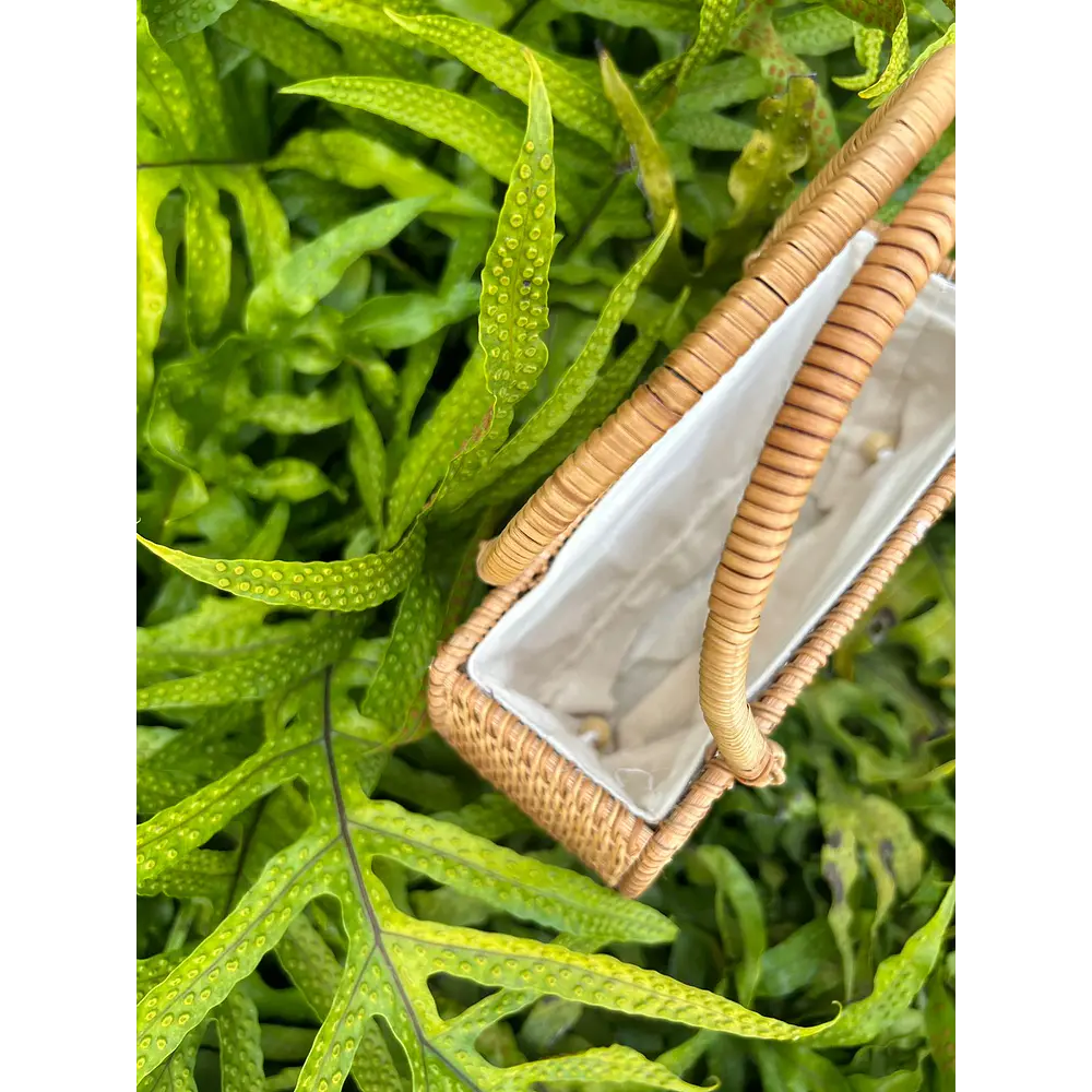 M Muse Rattan     (Qenqo cuadrado)