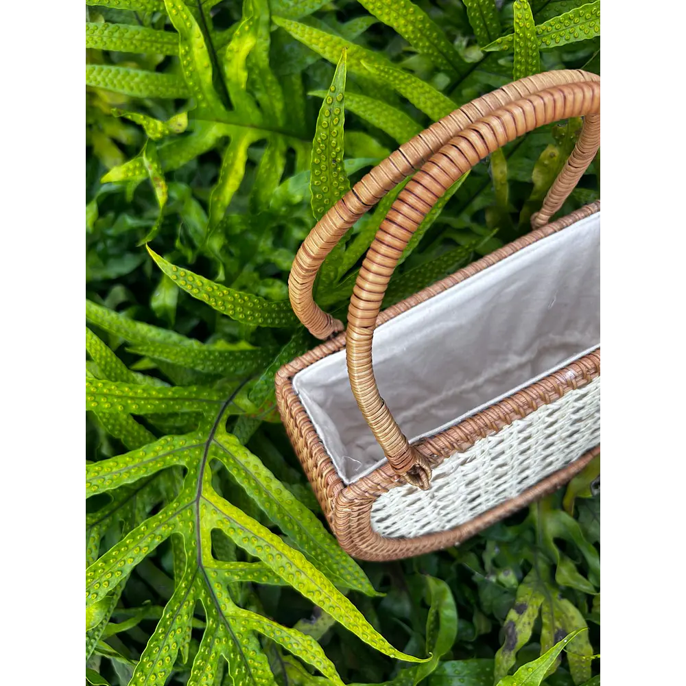 M Muse Rattan     (Qenqo cuadrado)