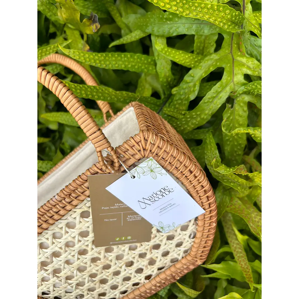 M Muse Rattan     (Qenqo cuadrado)