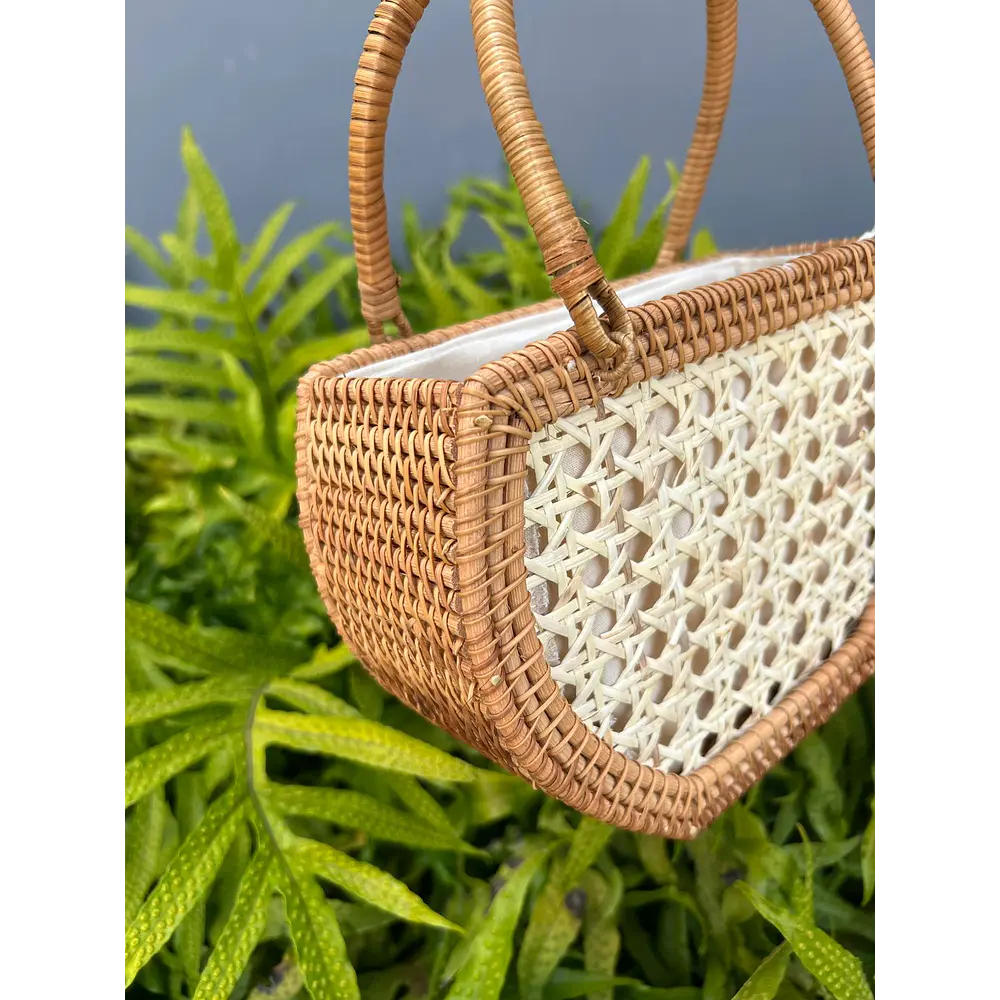 M Muse Rattan     (Qenqo cuadrado)