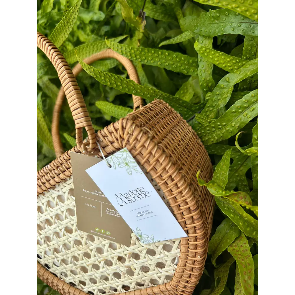 M Muse Rattan     (Qenqo cuadrado)