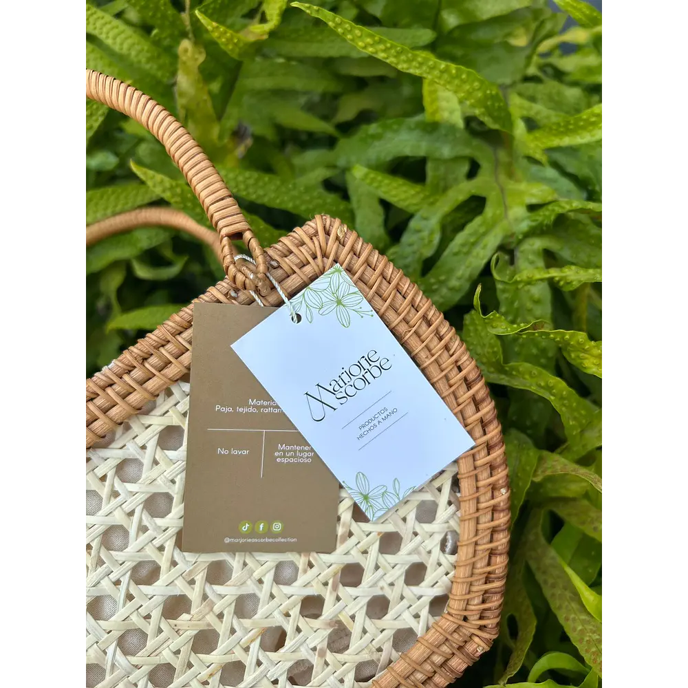 M Muse Rattan     (Qenqo cuadrado)