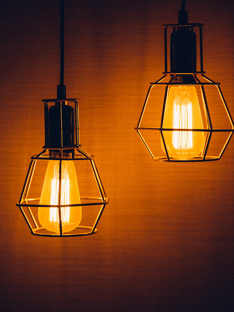 CANDEEIROS E PROJETORES