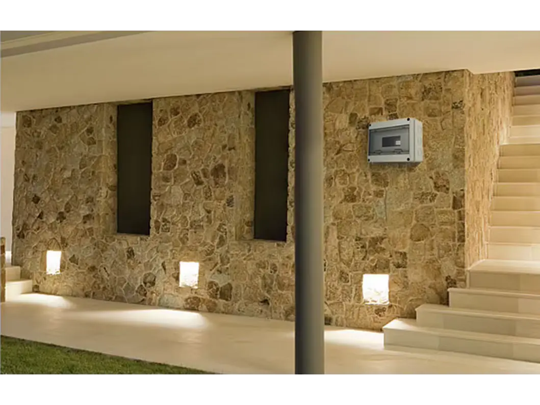 Quadro electrico Exterior/ Interior - Capacidade 3 Disjuntores  6