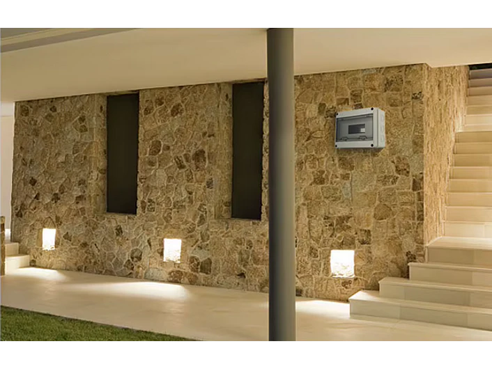 Quadro electrico Exterior/ Interior - Capacidade 3 Disjuntores  6