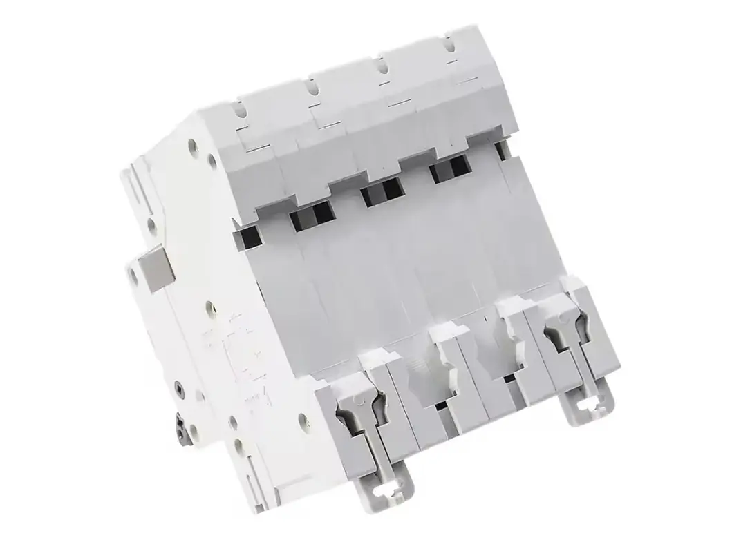 Disjuntor Trifasico 4 polos - 40a - 30 ma - C 5