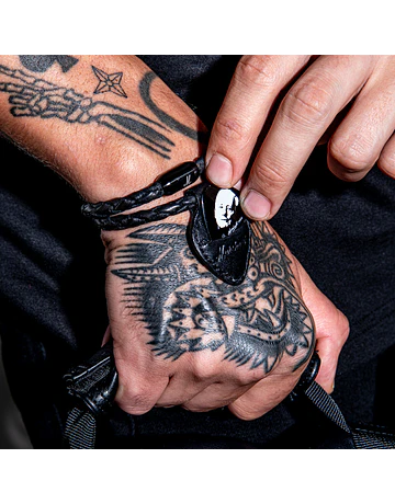 Pendulum Bracelet Black- Promoción del Terror