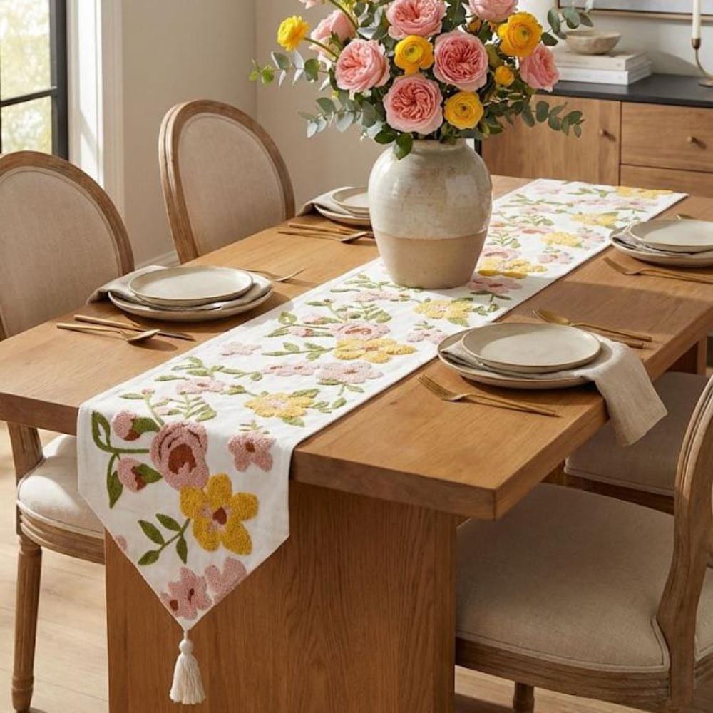 CAMINO DE MESA BORDADO FLORES AMARILLAS Y ROSADAS 1