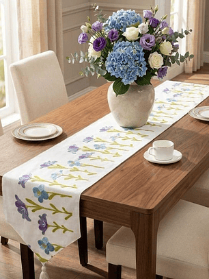 CAMINO DE MESA BORDADO FLORES SILVESTRES MORADAS