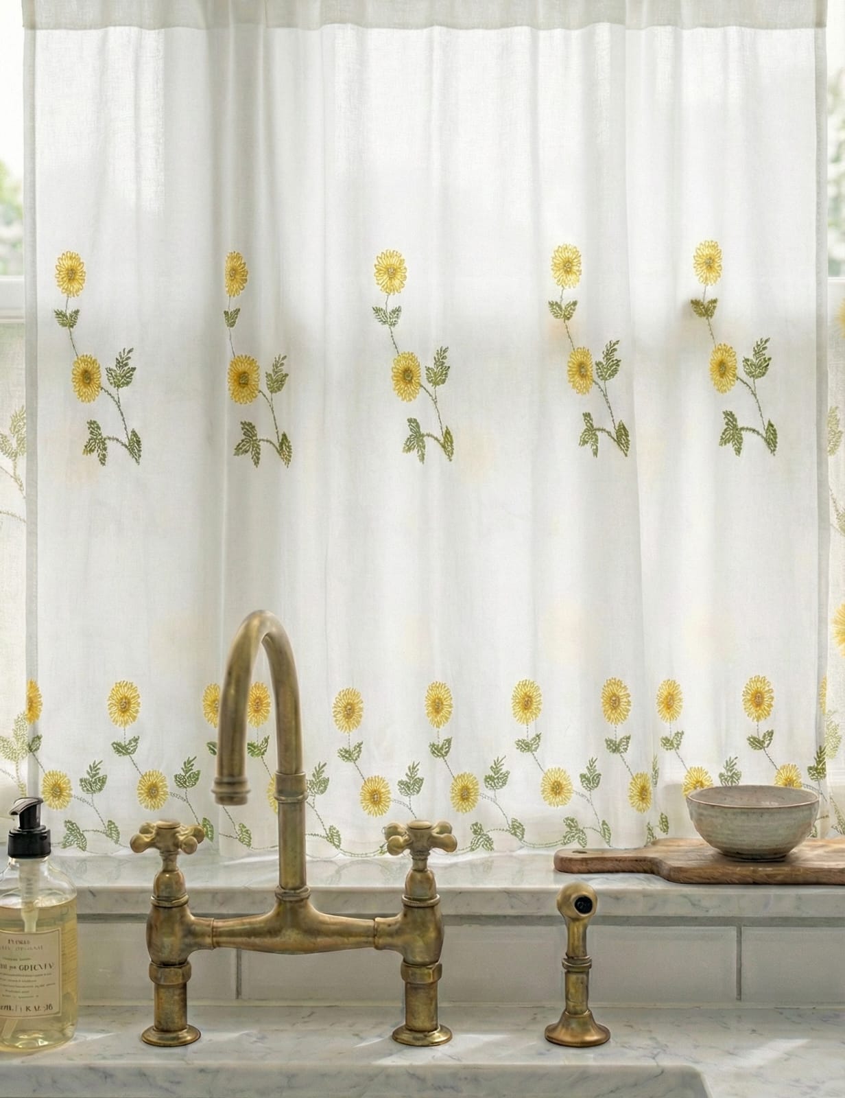 CORTINA DE COCINA BORDADA FLORES 1