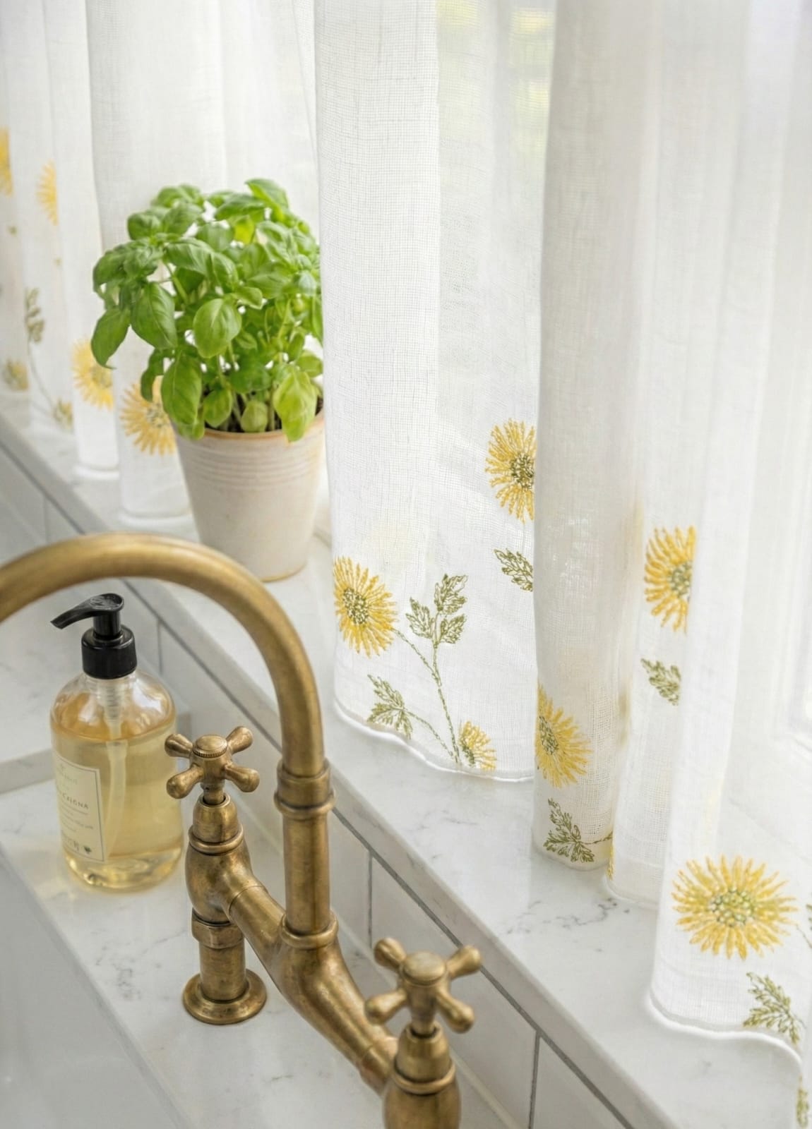 CORTINA DE COCINA BORDADA FLORES 2