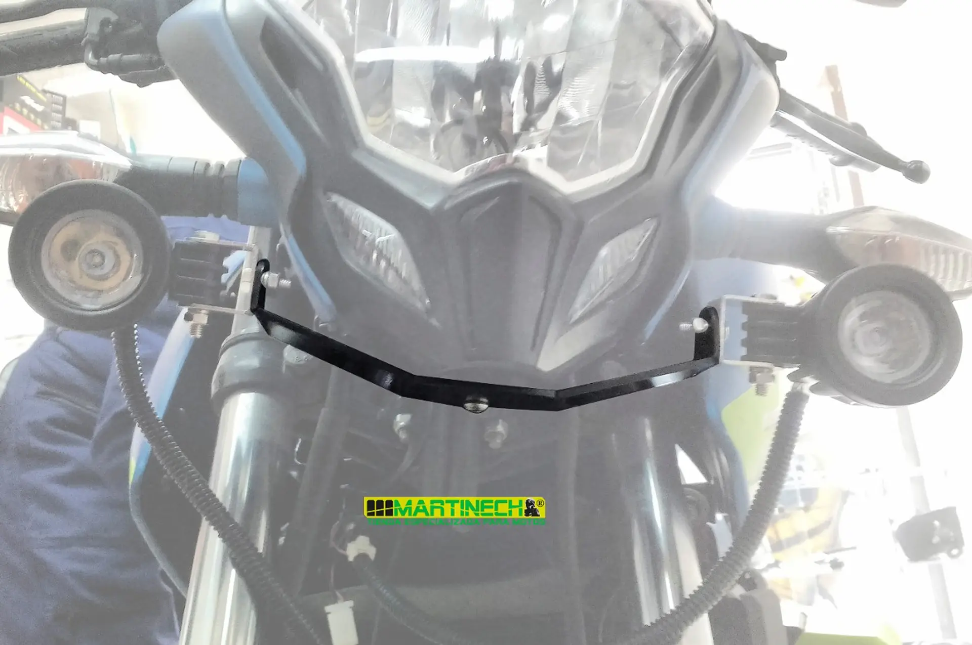 Soporte Base Para Exploradoras Led Pulsar Ns 200 En Acero 4