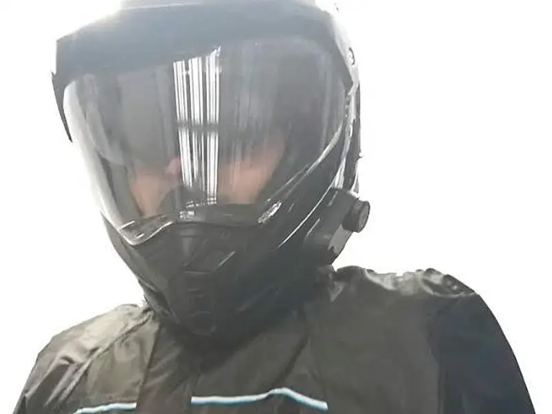 Reglamentación para el correcto uso del casco y limitación de circulación al parrillero hombre