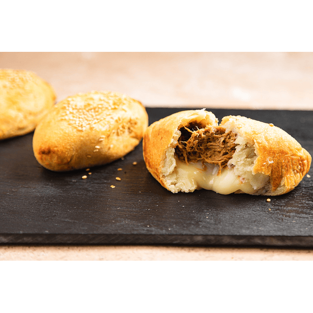 PAPA RELLENA - CARNE MECHADA QUESO 4 UNIDADES