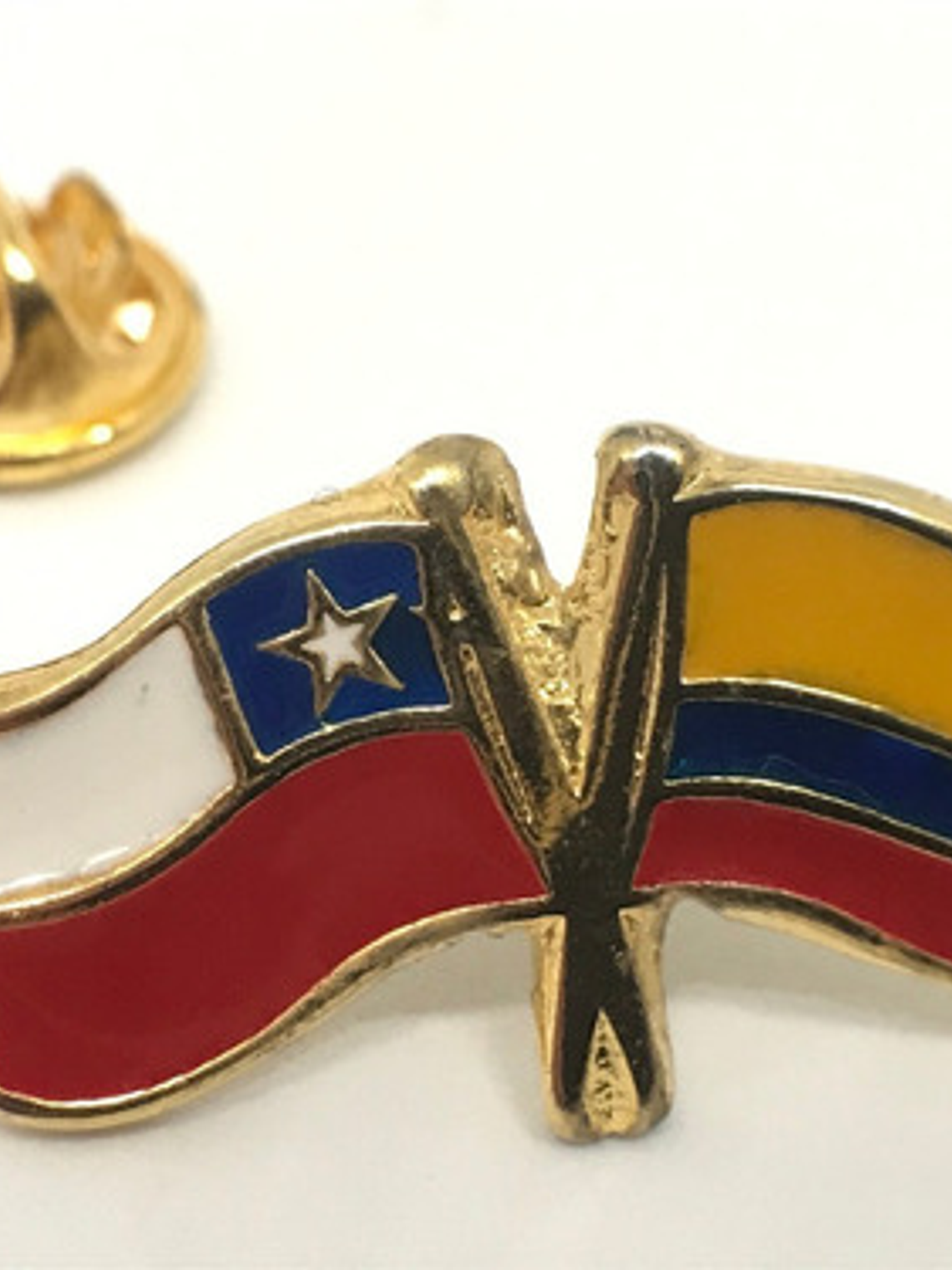 Pin Bandera Chile Y Colombia Entrelazadas  1