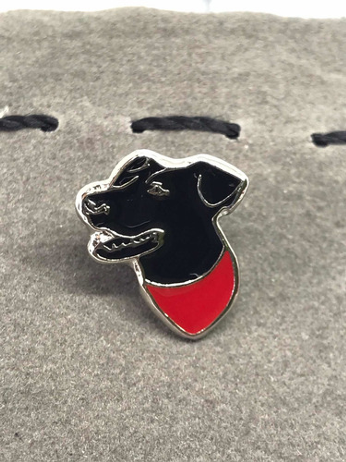 Pin Perro Negro Matapacos (silueta Cabeza) 4