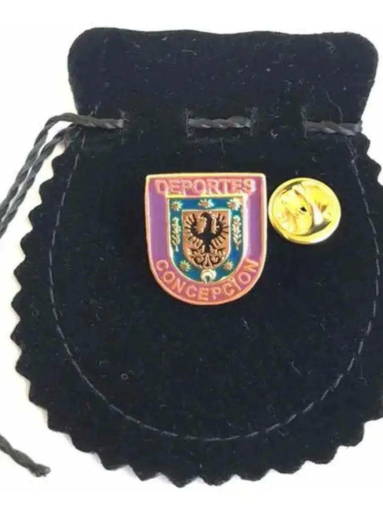 Pin Deportes Concepcion Morado Y Dorado Escudo 2
