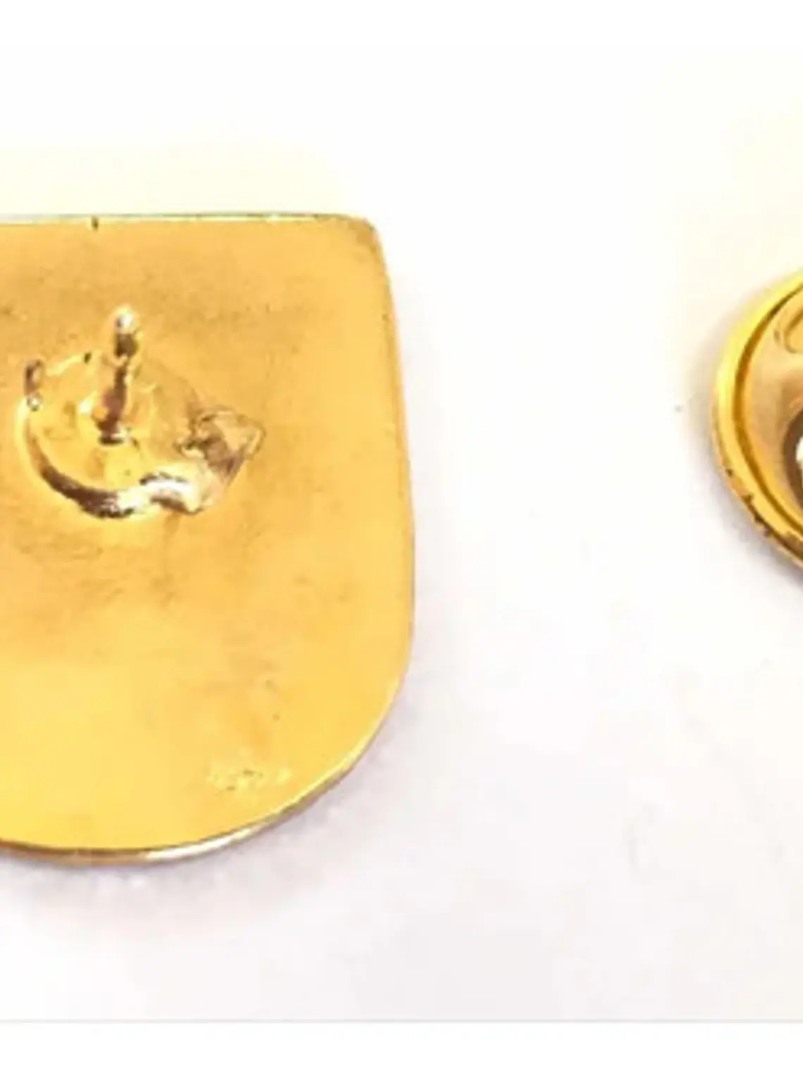 Pin Deportes Concepcion Morado Y Dorado Escudo 5