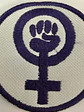 Parche Feminista Blanco Y Morado Símbolo Feminista (puño Dentro Del Símbolo De Venus) - Miniatura 1