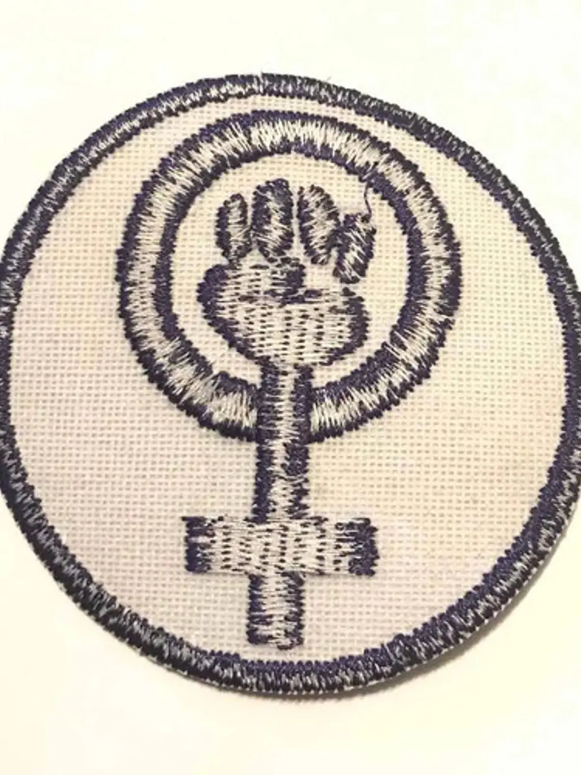 Parche Feminista Blanco Y Morado Símbolo Feminista (puño Dentro Del Símbolo De Venus) 2
