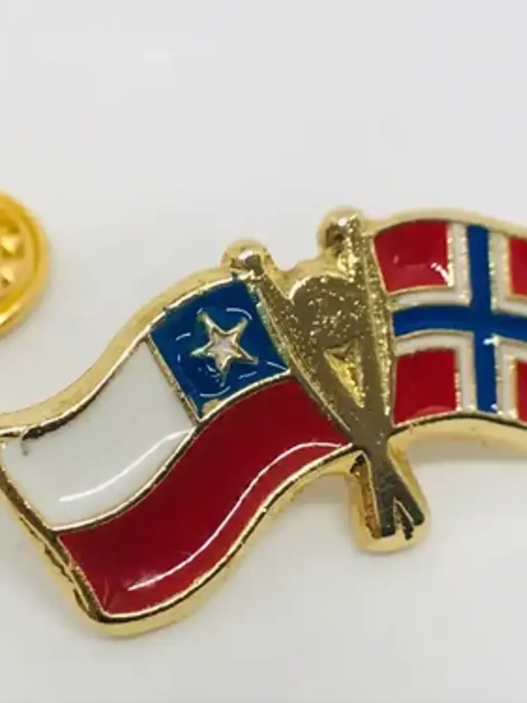 Pin Bandera Chile Y Noruega Entrelazadas  Dorado, Rojo, Blanco, Azul Banderas Entrelazadas (chile Y Noruega) 1