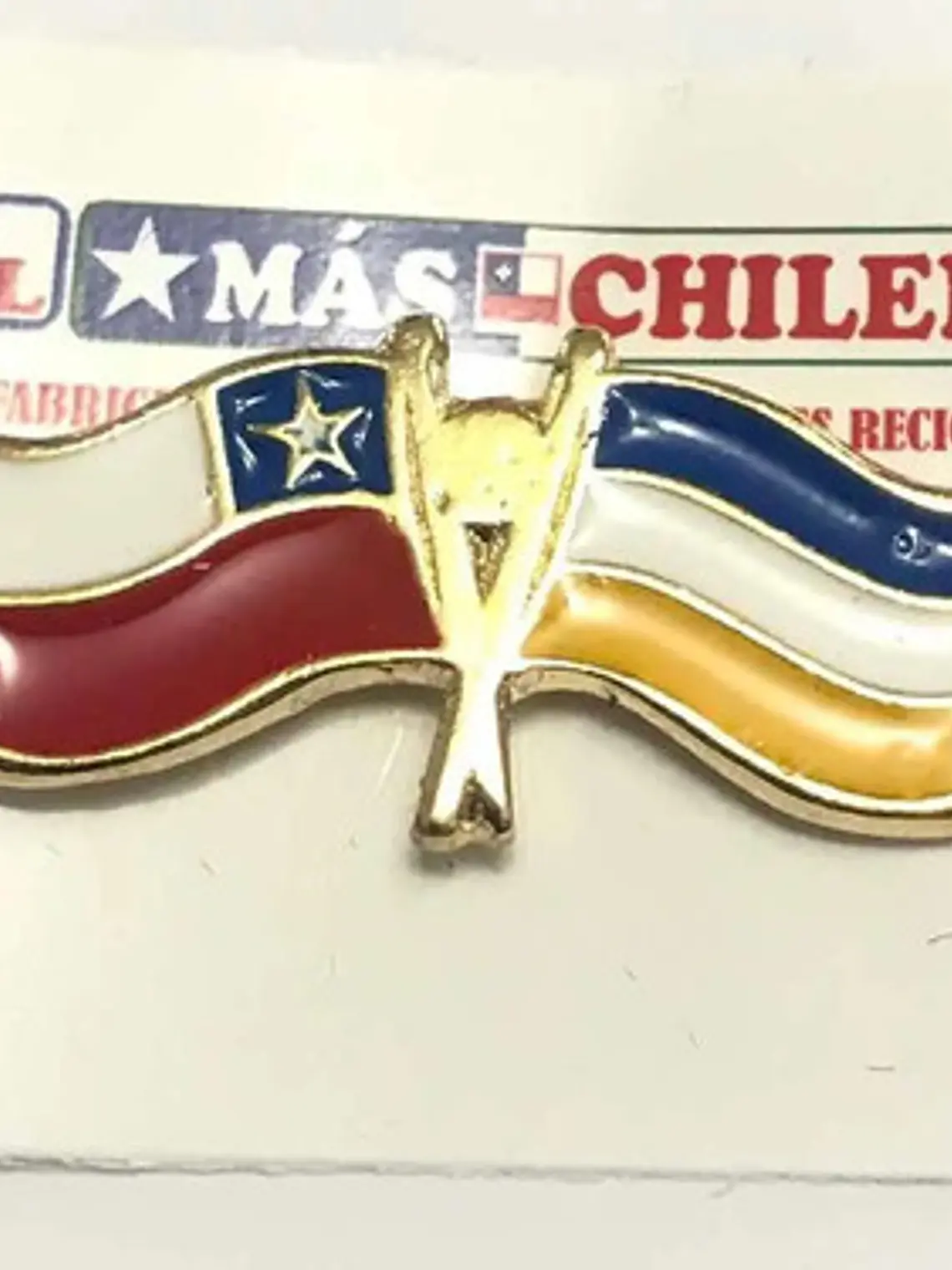 Pin Bandera Chile Entrelazada Actual Y Patria Vieja Rojo, Blanco, Azul, Amarillo, Dorado Bandera Chile Y Patria Vieja Entrelazadas 1