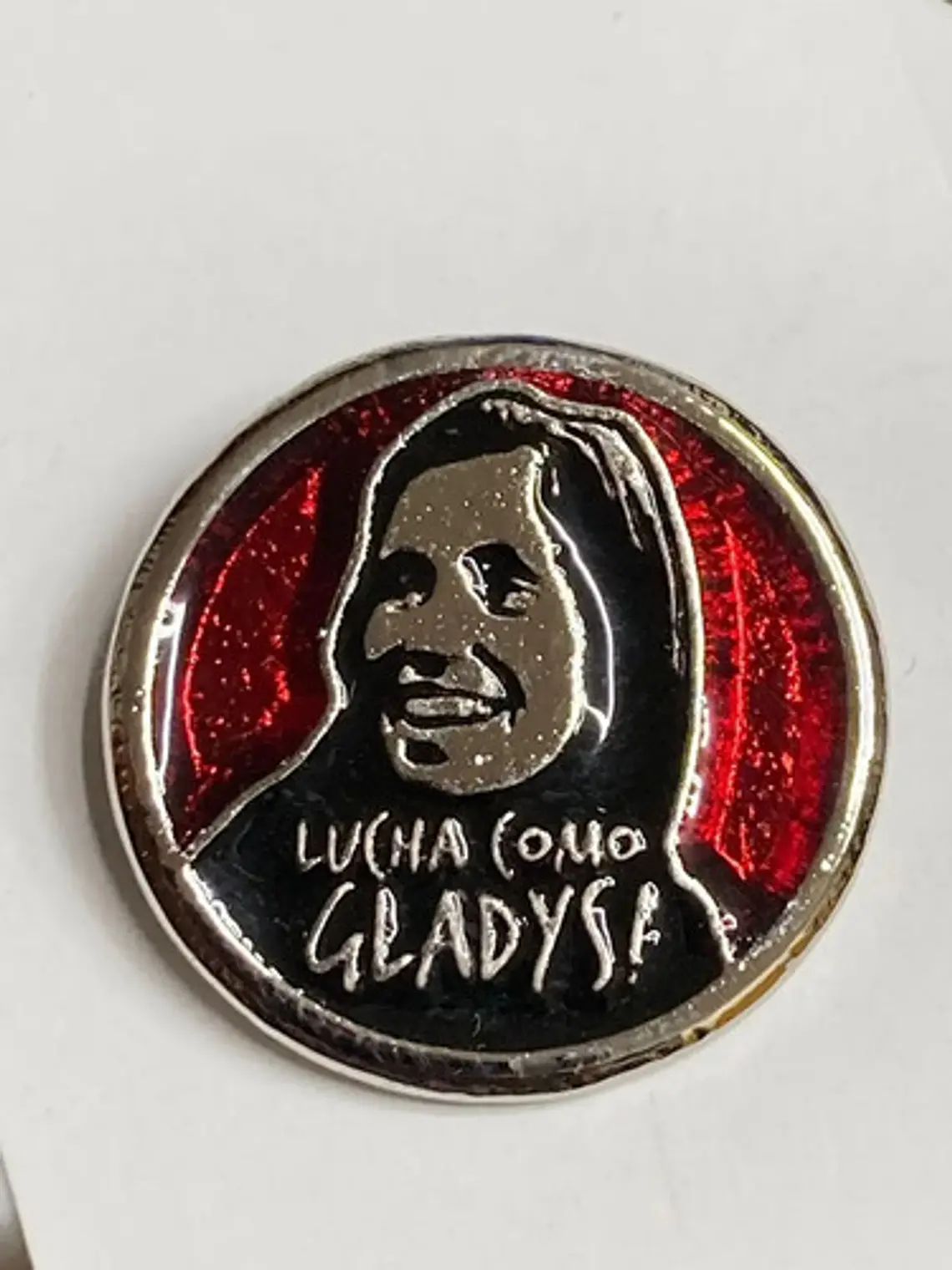 Pin Gladys Marín 4