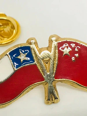 Pin Bandera Chile Y China Entrelazadas  Rojo, Blanco, Azul Y Dorado Banderas Chile Y China Entrelazadas