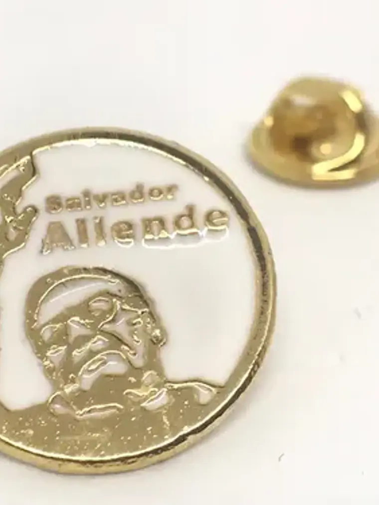 Pin Salvador Allende Redondo Dorado Y Blanco Retrato / Figura 1