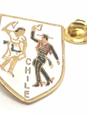 Pin Cueca Huasos Chile  Blanco, Dorado Y Detalles En Rojo/azul/negro Cueca / Huasos