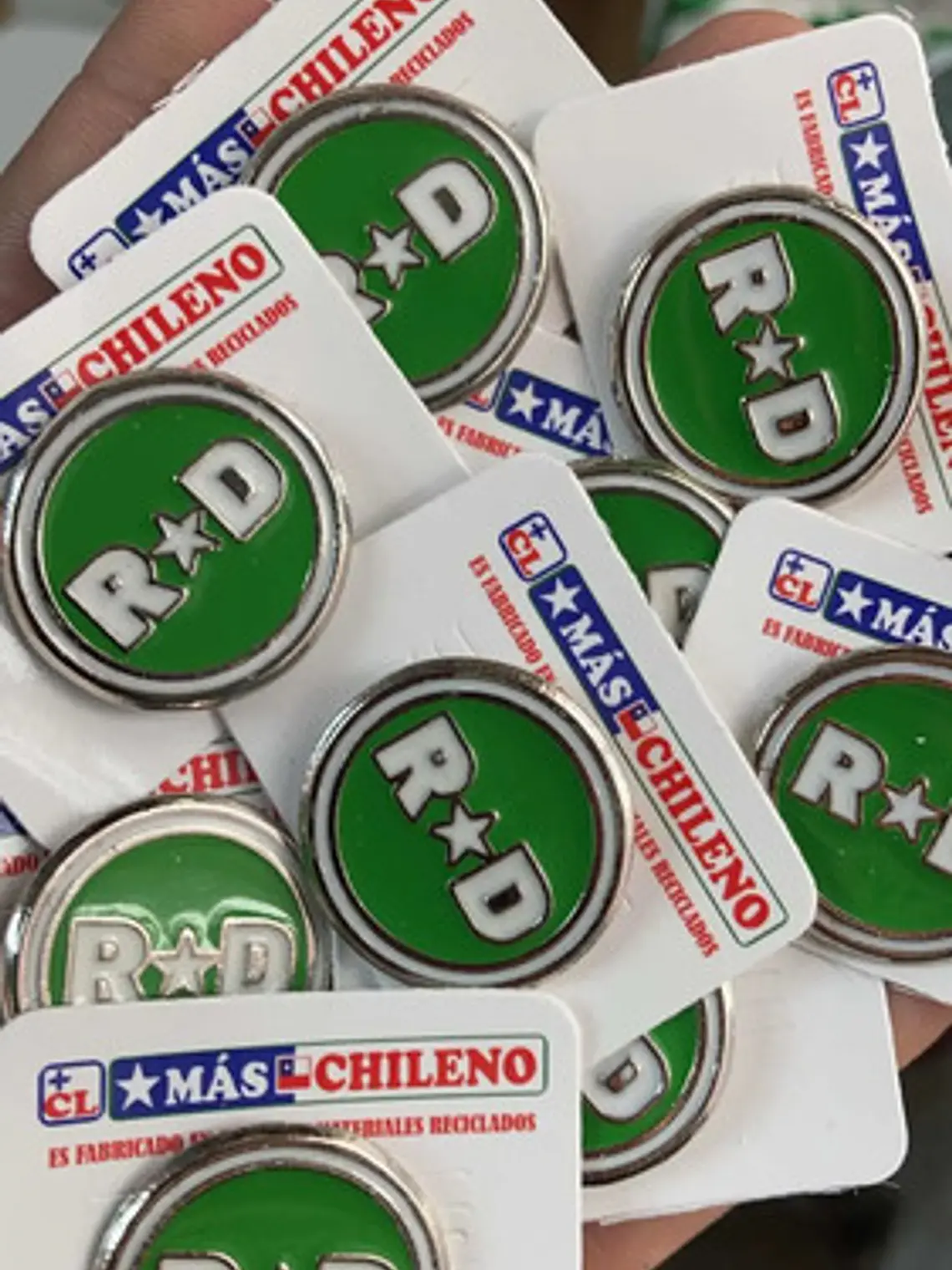 Pin Revolución Democrática Plateado Rd 7