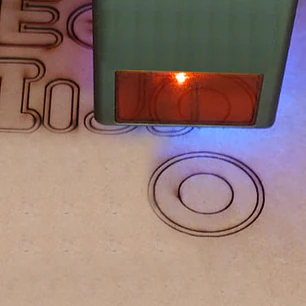 Corte y grabado laser en MDF de 3mm $340 por minuto