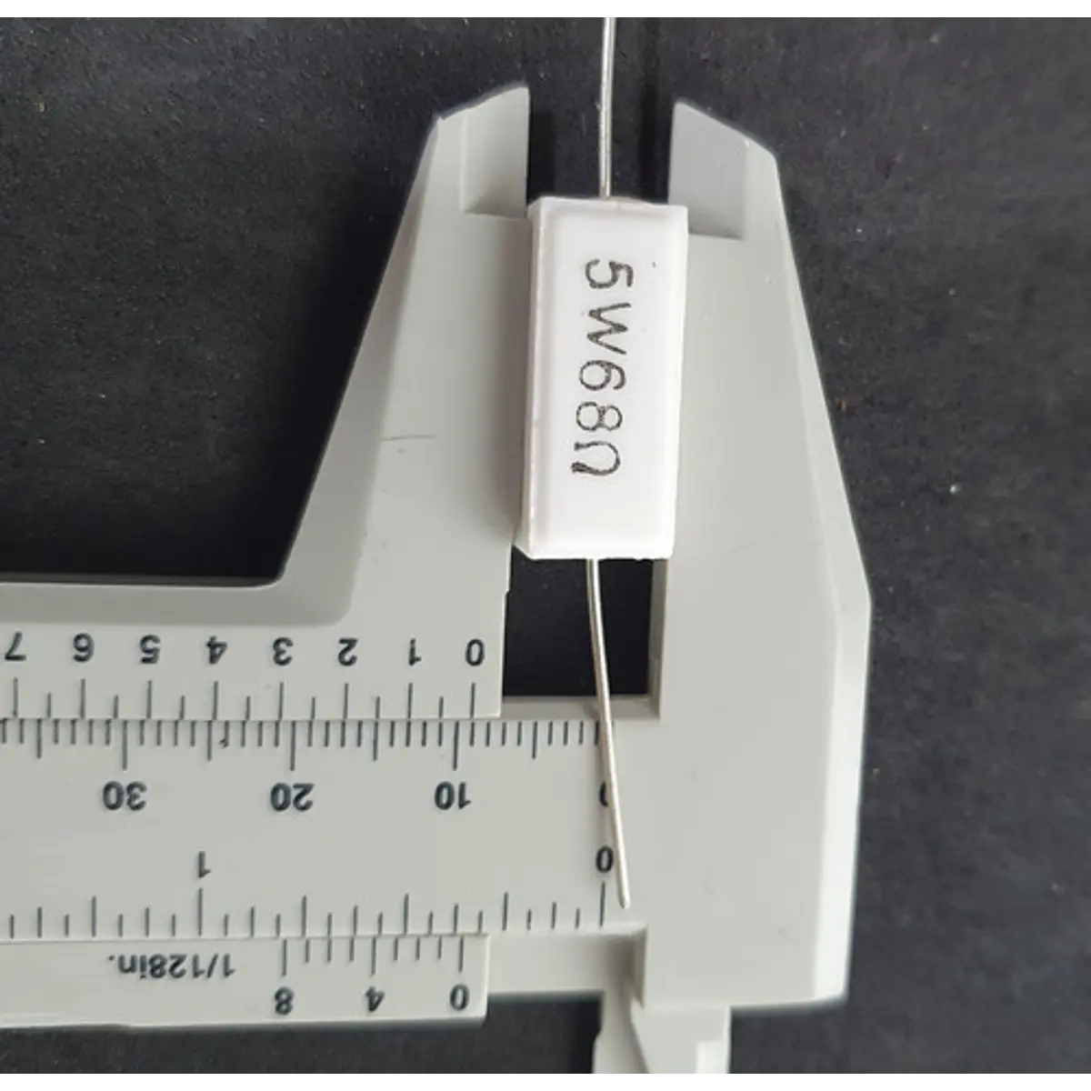 Résistances Cimentées Céramique 5W 0.68 Ohm - Lot De 2, Pour Réparation électronique Ou Ampli Audio