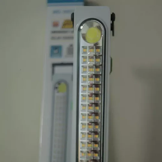 Lámpara Solar Foco Luz Emergencia Recargable 45 Led