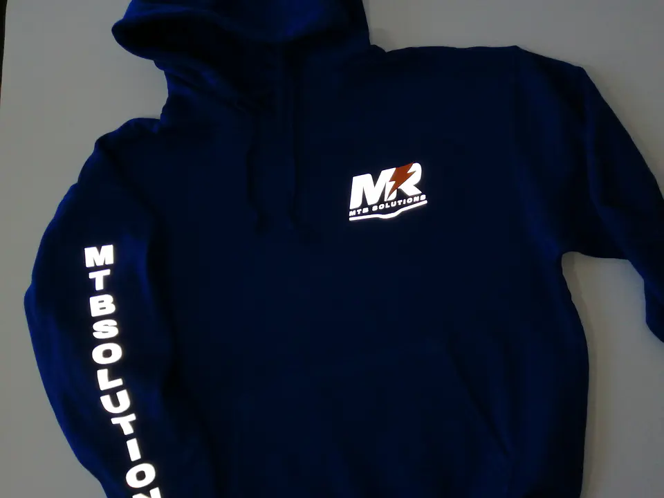 Poleron Canguro Personalizado en Vinilo Textil Reflectante 4