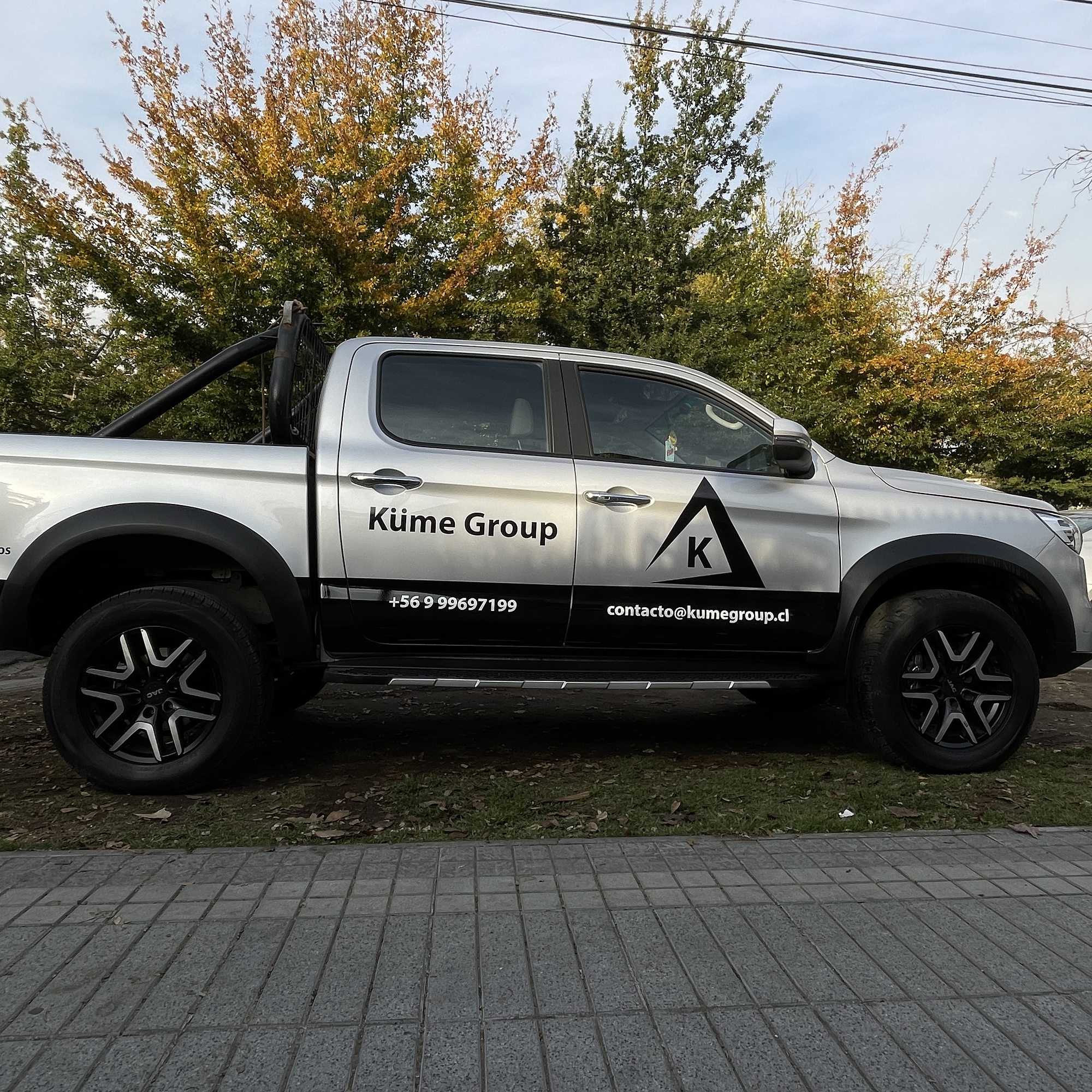 Branding Vehicular Básico personalizado para camionetas 4x4 11