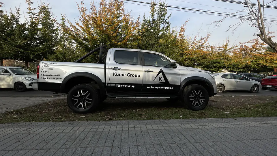 Branding Vehicular Básico personalizado para camionetas 4x4 11