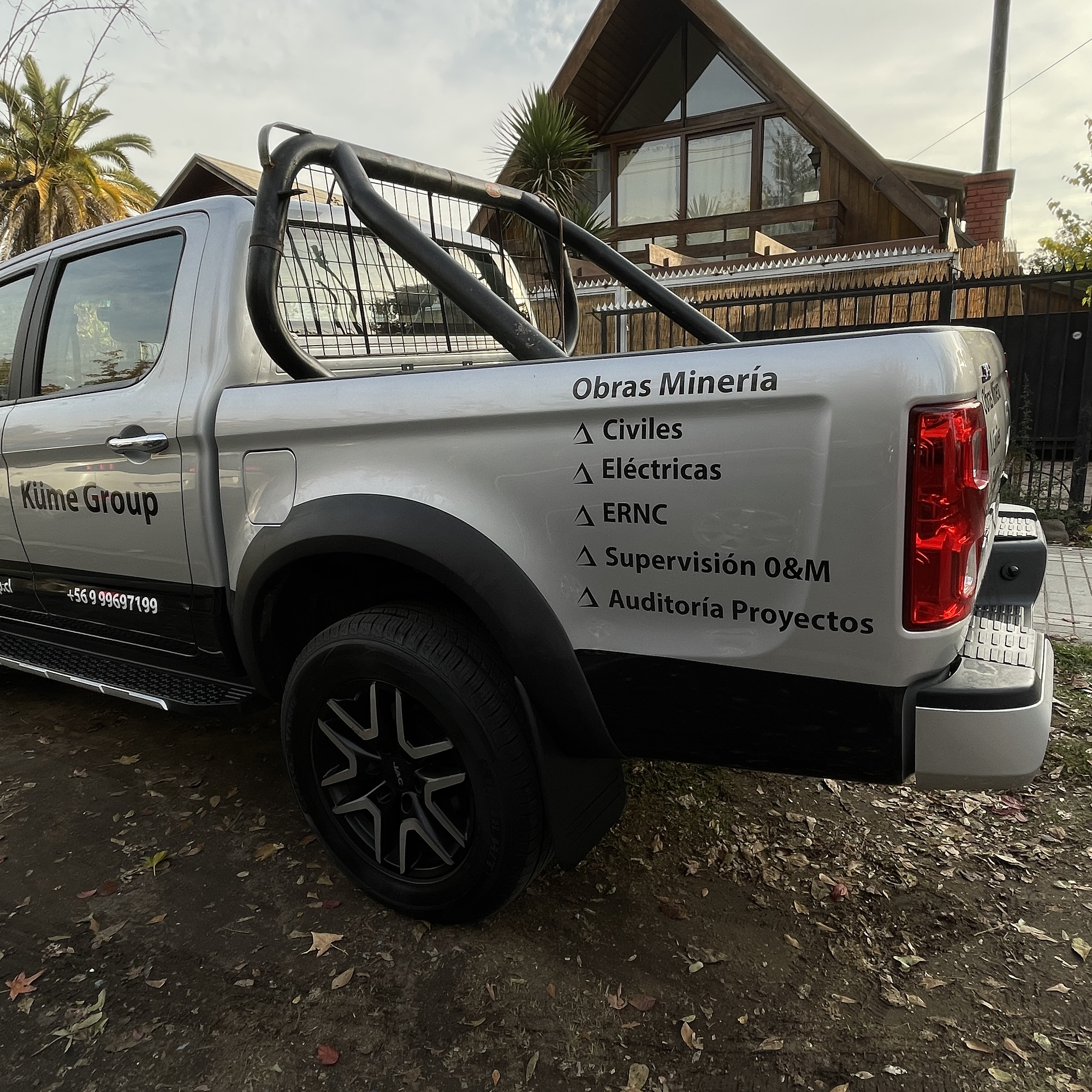 Branding Vehicular Básico personalizado para camionetas 4x4 13