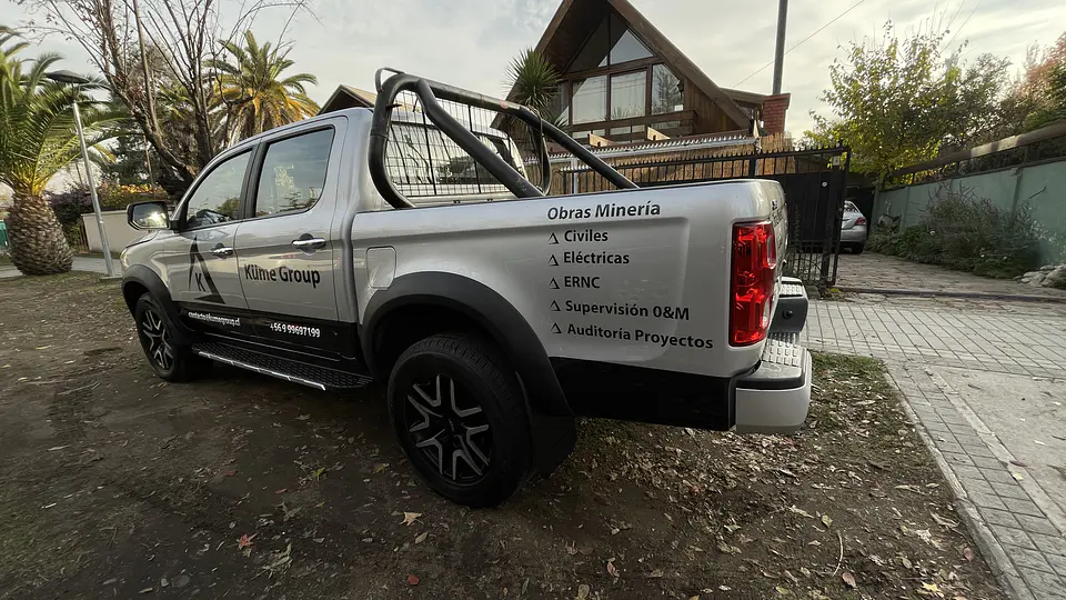 Branding Vehicular Básico personalizado para camionetas 4x4 13